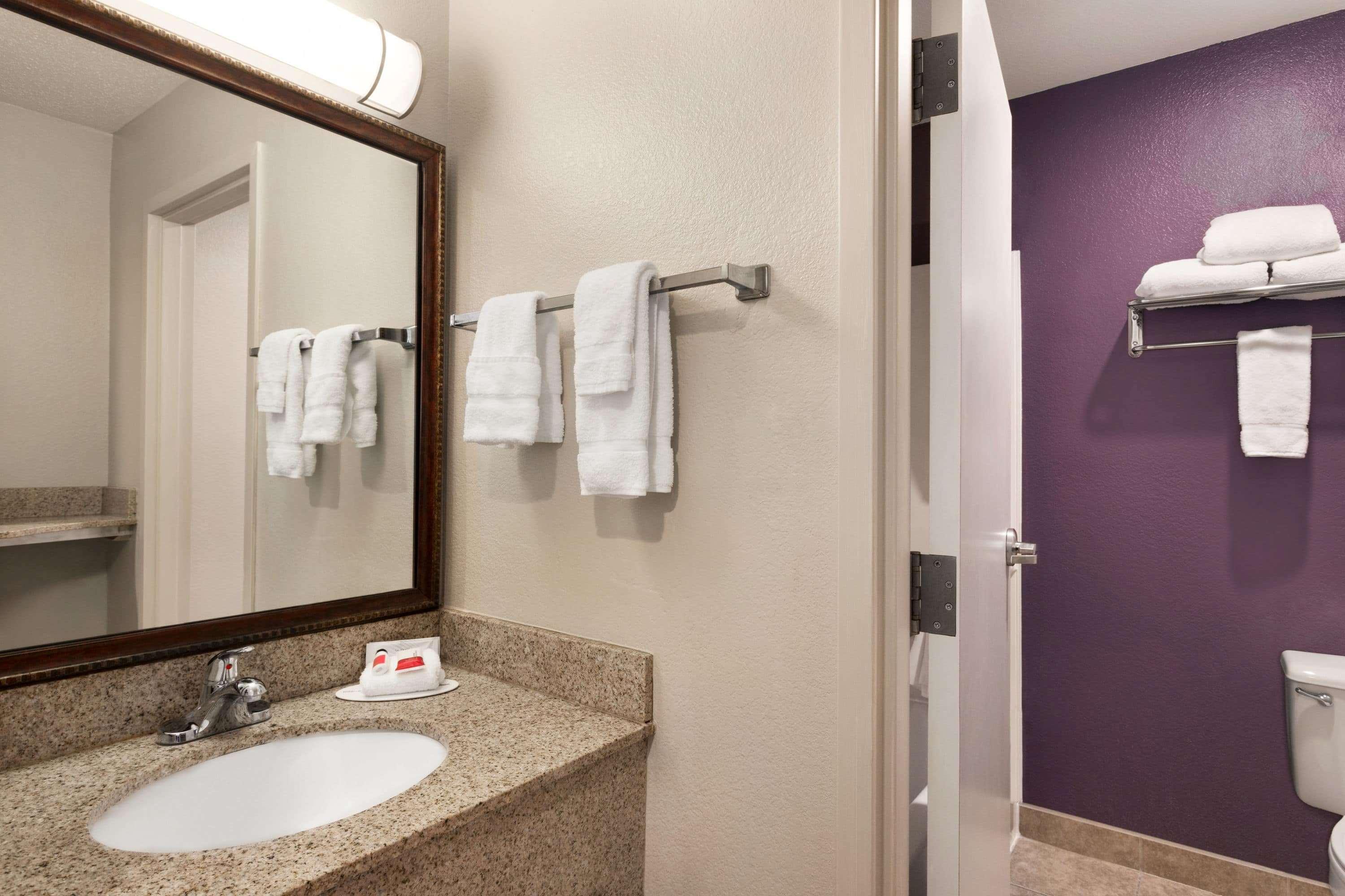 Baymont By Wyndham Springfield I-44 Hotel Bagian luar foto