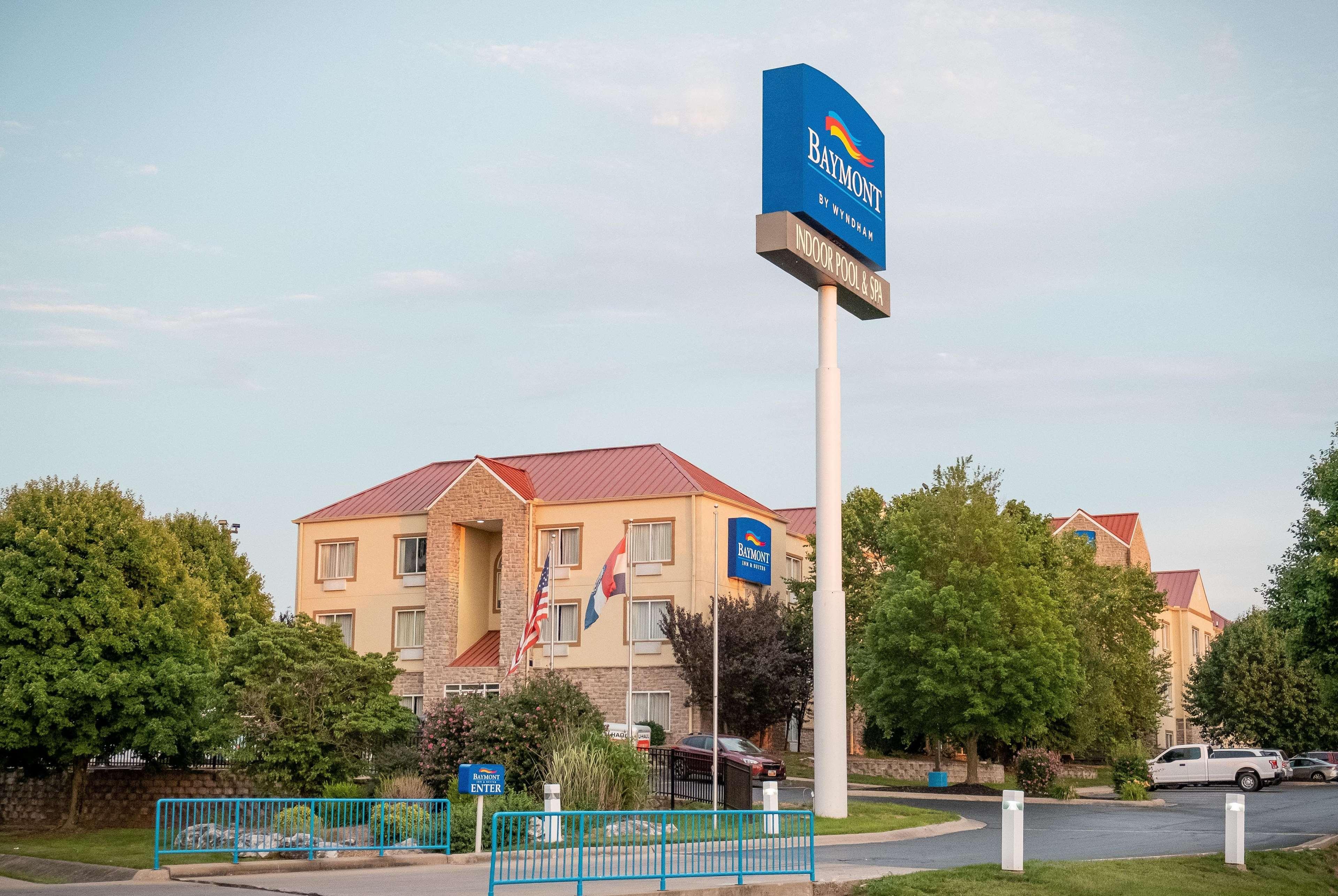 Baymont By Wyndham Springfield I-44 Hotel Bagian luar foto